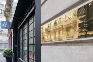 devanture de la clinique esthétique Maison Marignan à Paris