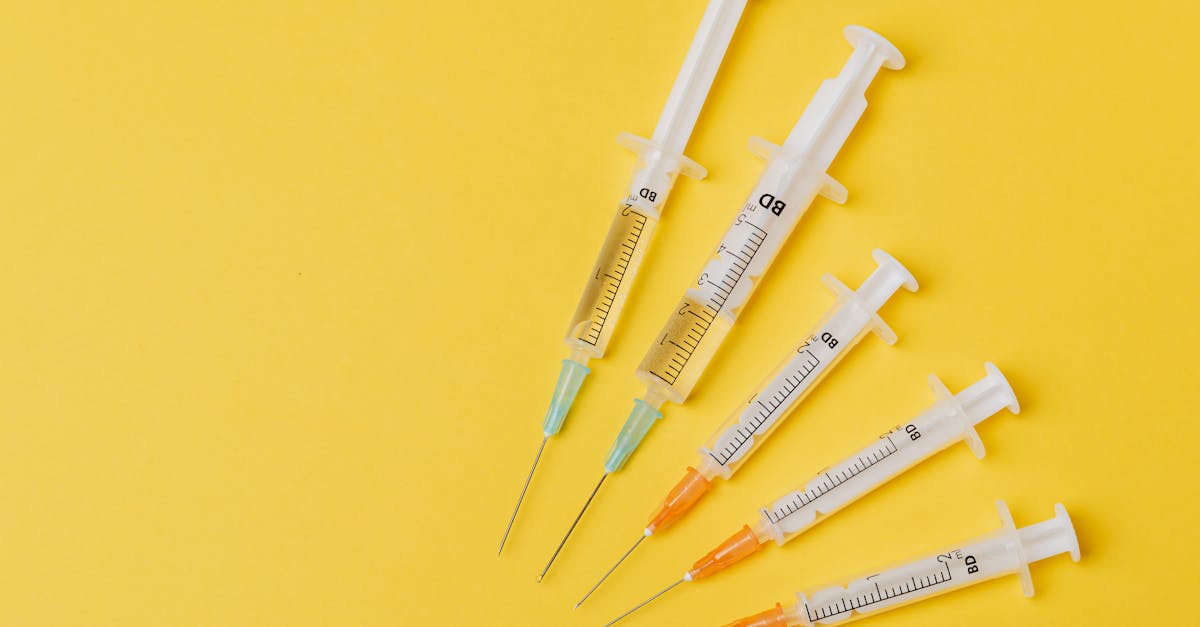 Technique à aiguilles découvrez les bénéfices des injections d'acide hyaluronique pour une peau lisse et hydratée. prenez rendez-vous dès aujourd'hui pour une apparence rajeunie et naturelle.
