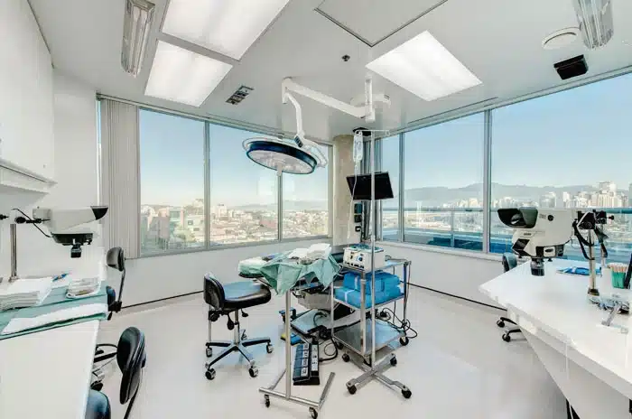 Equipements-pointe-clinique-de-cheveux-haut-de-gamme